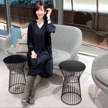 ワンピースとロングブーツで「ショッピングコーデ」