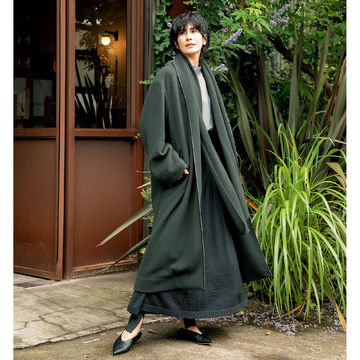 地曳いく子さんが厳選！今年風のバランスが即完成する「ESLOW」のローブコート