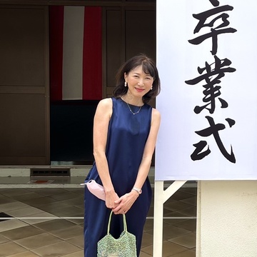 南国の卒業式はエストネーションのコクーンワンピースで