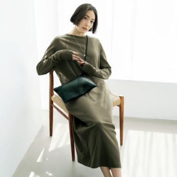 スタイリスト森慶子さん愛用！「Aeta」フラットポーチショルダーが便利