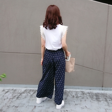 GUのレースTとリラクシーパンツコーデ