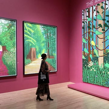 ZARA柄ワンピでホックニー展。