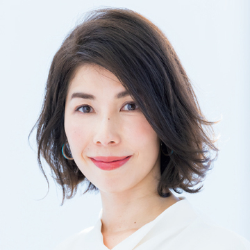 顔の細さをカバー！ 華やかさを演出する“美人印象ボブヘア”【50代髪型・ヘアスタイル】