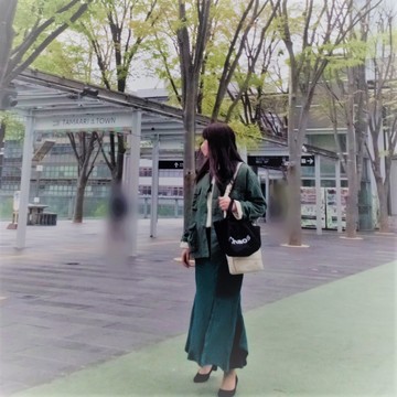 きれい色のスカートで映画鑑賞