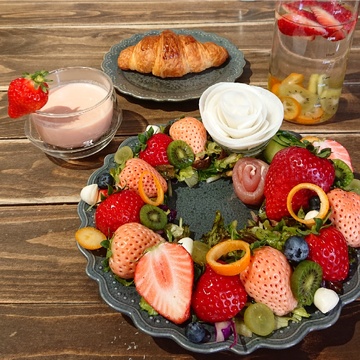 いろんないちごの食べ比べ！「いちごなさらだ」で春を楽しみました