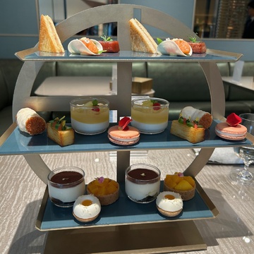 季節のアフタヌーンティーも。 世界観が広がる、ジョルジオ アルマーニ 表参道店へ【ウェブエクラ編集長シオヤの「あら、素敵☆ 手帖」#103】