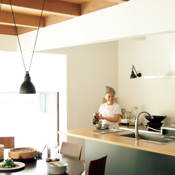 有元葉子さんのエクラ連載企画が単行本化！おいしくて素敵な食卓が「2皿」でつくれる理由