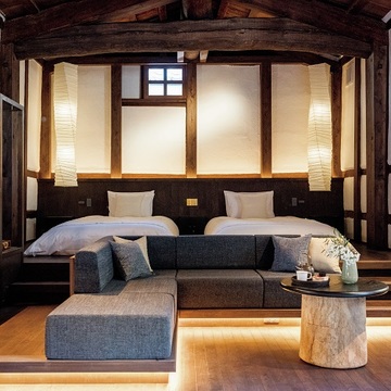 蔵を改築した一棟貸しの宿で土地の魅力を五感で味わう『ロクワット西伊豆』