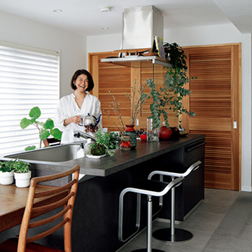 家の中心にキッチンを。松井陽子さんの家族が集う心地よい家づくり