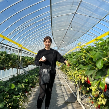 はじめてのいちご狩りは大興奮！