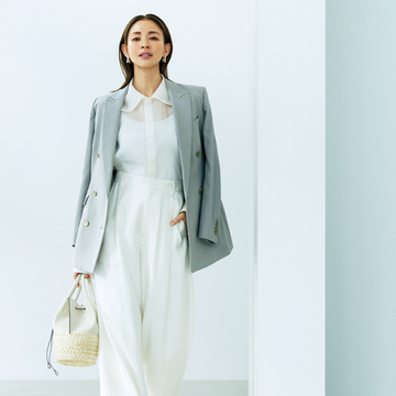 【福田亜矢子の品格グレーコーデ】清廉の白と合わせ透明感ある配色を完成させて