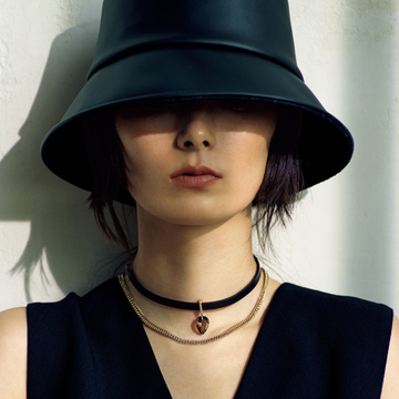 【大人のネックレス、復活！】モダンなインパクトあふれる「チョーカー」で冬のおしゃれを新鮮に！