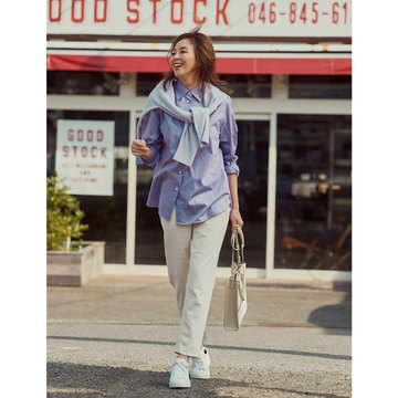 リラックスしながらおしゃれが叶うアイボリーデニムコーデ。最高気温18℃｜5/1(月)【50代の毎日コーデ】