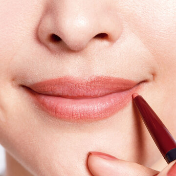40代・50代のやせた唇をボリューミーに若々しく見せるリップテク