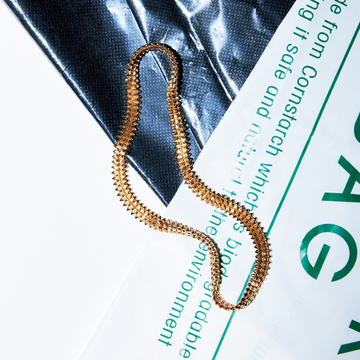 【板谷由夏と50歳からの新名品】品格とアグレッシブな個性が同居する「クラッシュ ドゥ カルティエ」ネックレス