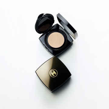 大人肌のツヤと透明感を底上げする「至近距離ベースメイク」【50代の肌未来が輝く最旬美コスメ】