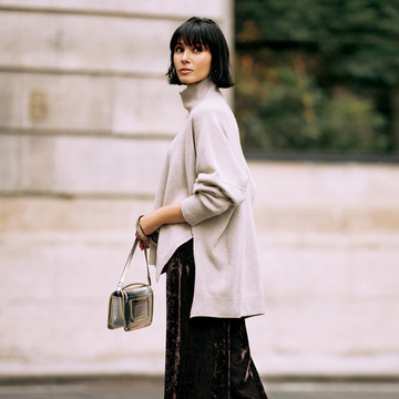 【2021秋冬最新ニット】前後差のある着丈なら腰からヒップを自然にカバー