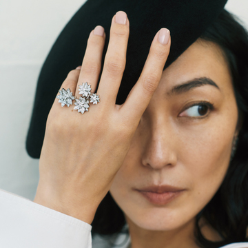 ヴァン クリーフ＆アーペルの「ロータス」【板谷由夏×伊藤美佐季の「ドラマを生むジュエリー」】