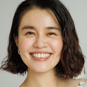 色白さんが“大人の血色感チーク”にトライ！「肌のアラまで目立たなくなった」