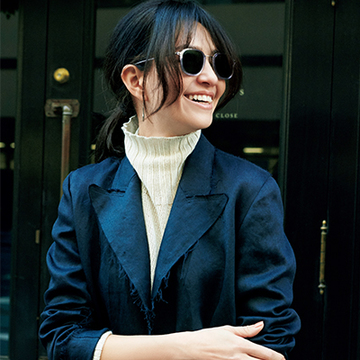 <春の洗練リネンコート>光沢のある素材でクールな表情に見せて