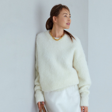 【タイトすぎないタイトスカート】細身シルエットのエレガントリッチな白コーデ