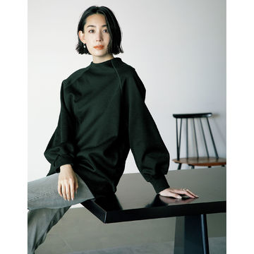 一枚で絵になる！「MACKINTOSH」のミラノリブ風カットソー