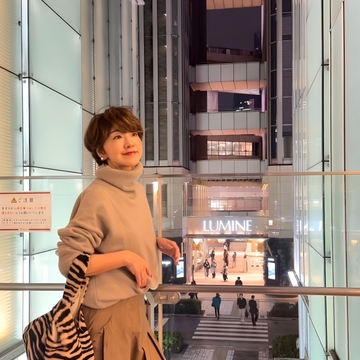 ベージュ&カーキで秋色ファッション。