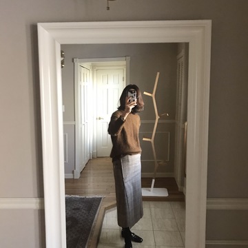 チェックのロングタイトスカート&モヘアニットでトラッドに