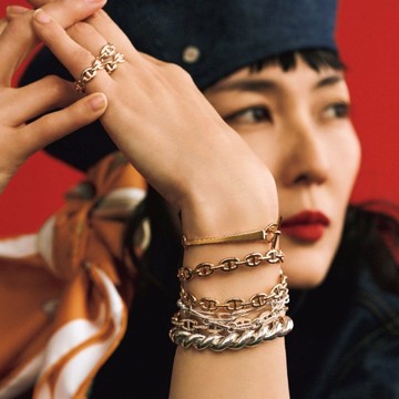 エルメスの「シェーヌ・ダンクル・アンシェネ」【板谷由夏×伊藤美佐季の「ドラマを生むジュエリー」】