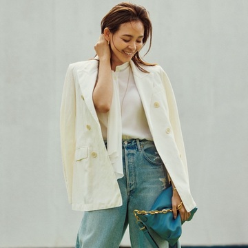 【50代に似合うデニム】ダメージ系でもカジュアルになりすぎない巧みなダーツの立体フレア