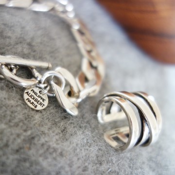 お気に入りのブレス×グーレ×ピンクで秋のコーデ