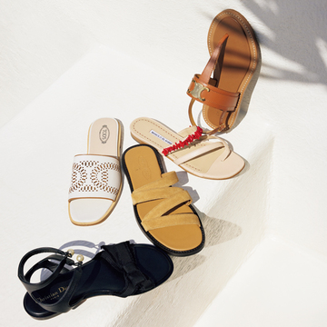 【夏のおしゃれは名品サンダルで】上品な極薄フラットサンダル5選