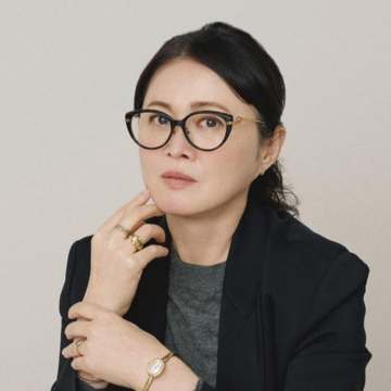 「毛量少なめの細眉」はアイテムの力に頼って立体感をアップ【大人のリアルな正解眉】