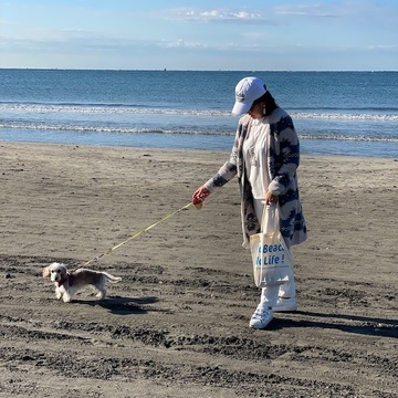 色違いで３色揃えてしまった「 Ron Herman 」のカーディガンで、海散歩。