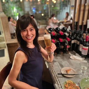 接触冷感機能付き、大人っぽ♪綺麗ラインのユニクロワンピで、お洒落で美味しいタイ料理「モンスーンカフェ」へ。