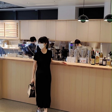 細見えワンピでバーガー&ブルーボトル