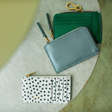 キャッシュレス時代の「フラグメントケース」はコンパクトなサイズ感が魅力！【才色兼備なビジネスレザーグッズ】