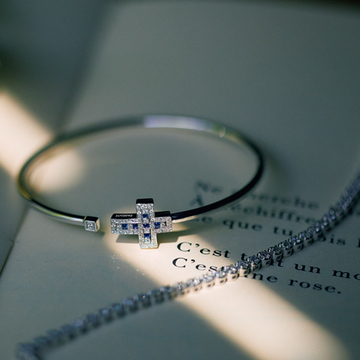 【洗練ブレスレット＆バングル】ダイヤモンドがきらめくダミアーニのバングル＆ブレスレット