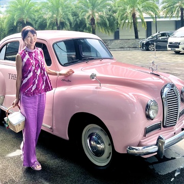 ビーズ刺繍バッグとブラウスをバティックでオーダー♪ ホテルランチへ。