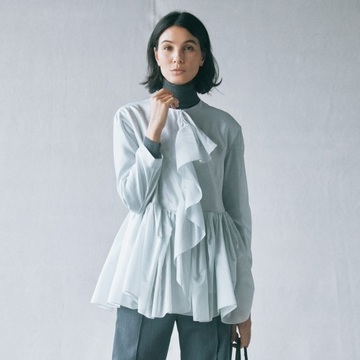 フリルジャケットをニットオンすればコーデが一気に春めく【「2月のワントーン」をもっと素敵に！】