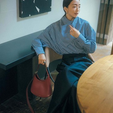 スカーフのような襟の華やかさ！おしゃれ上級者見え叶う立体ブラウス