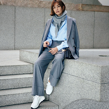 ポイントは“抜け感”！グレーのジャケットセットアップの着こなし方