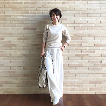 【エクラ華組のベージュコーデ5選】トップスにベージュを取り入れて女性らしさを演出