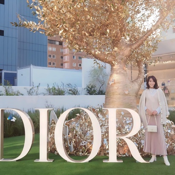クリスマス気分が高まるDiorのポップアップへ
