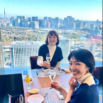 天空レストランで優雅ランチ