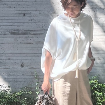 『富岡佳子×COGTHEBIGSMOKE コラボTシャツ』をセルフスタイリング