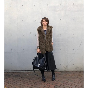 ZARAのレザースカートコーデ