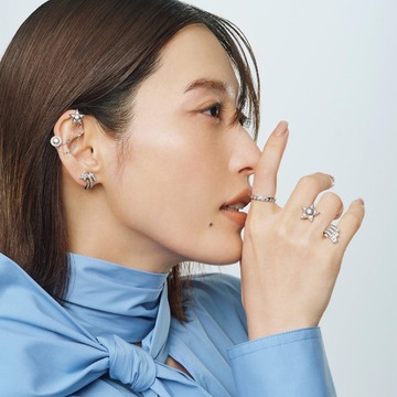 まるで夜空に降り注ぐ星を描いたような「シャネル」の星モチーフジュエリー