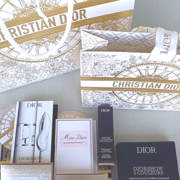 ◆ホリデーシーズン到来✨◆華やか&クールメイクに