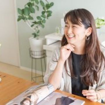 おうち時間はゆっくりお茶を飲みながら♪安らぎの秘訣は壁の色にあり